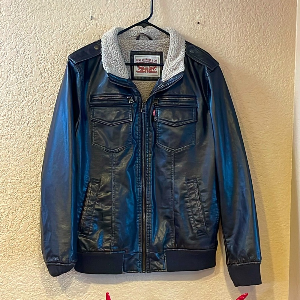 💣 Levi’s Faux-Leather Bomber Jacket 💣